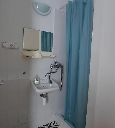 אכסניה Central Room Hostel באלאטונסארסו