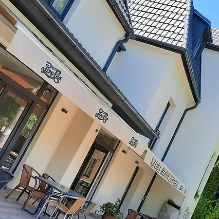 Central Room Hostel אכסניה