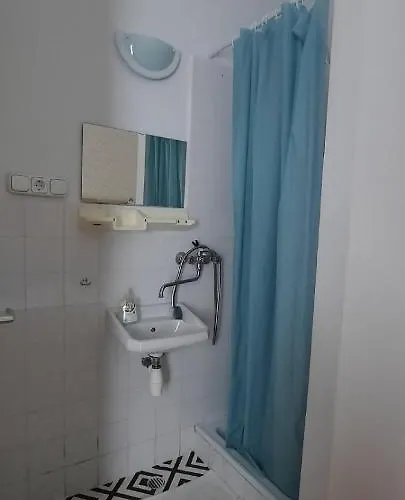 אכסניה Central Room Hostel באלאטונסארסו