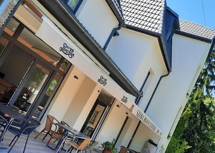 Central Room Hostel אכסניה